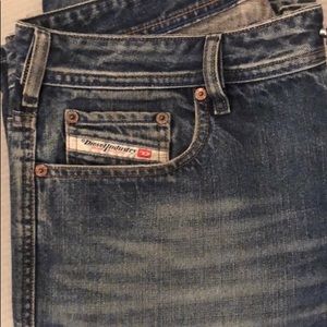 Good quality men’s Diesel bootcut jeans. 34x34